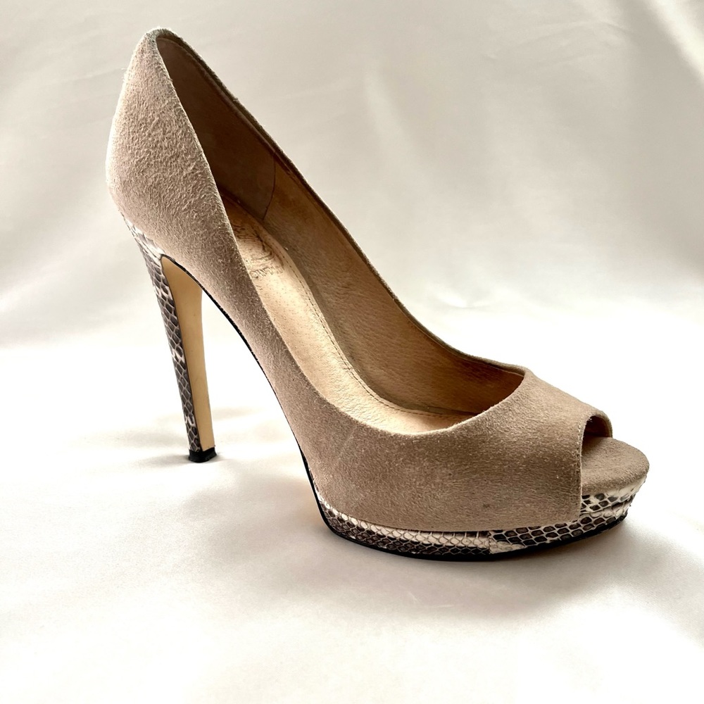 Joan & David Dadelsa Neutral Suede Heels Sz. 7.5